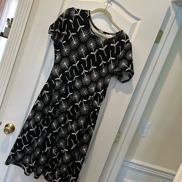 Lularoe Amelia Dress in 2x- like new- Black with Black Dandelion Design(unicorn) - Picture 1 of 2
